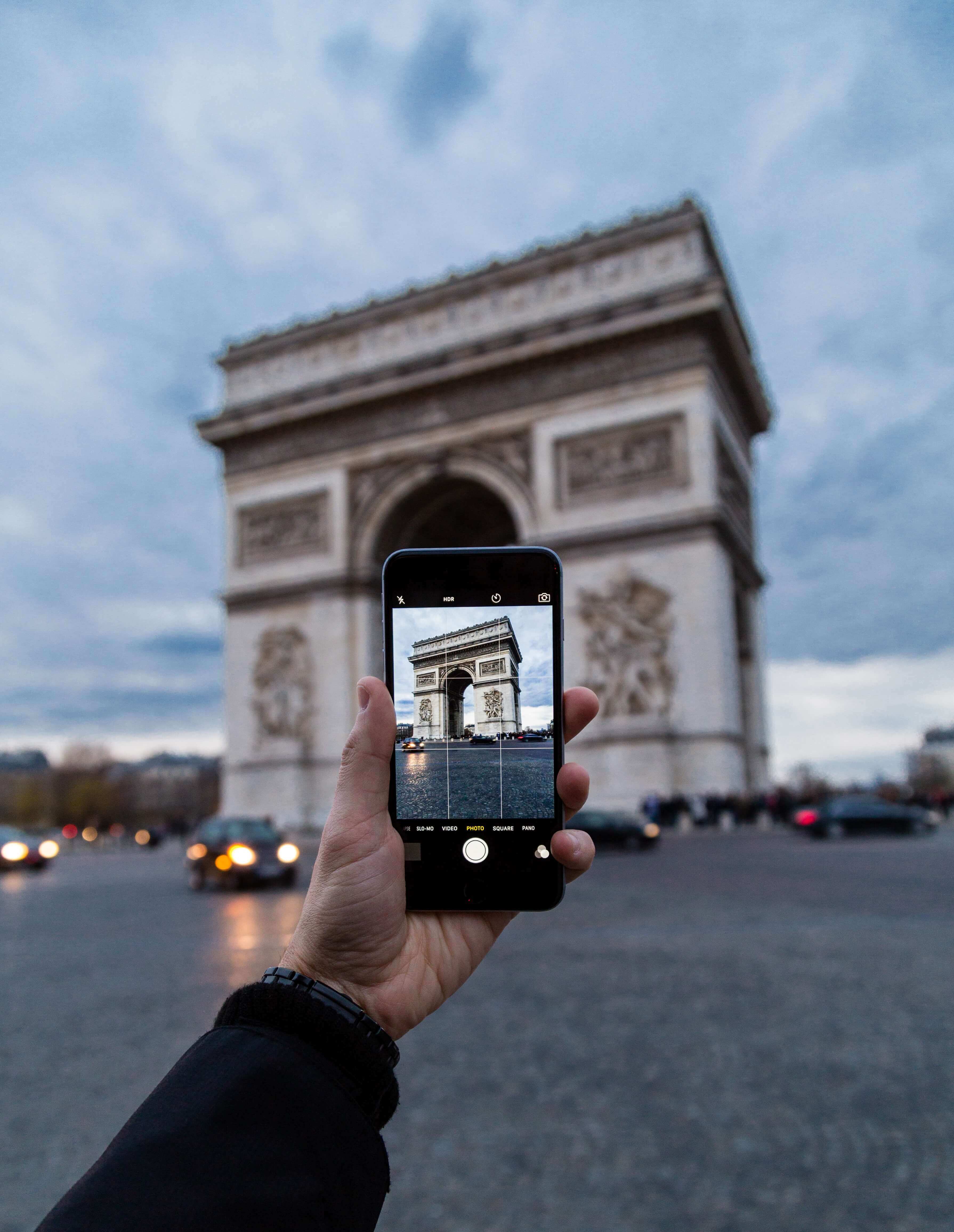 europa-celular-arcodel-triunfo-paris